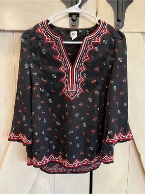 GAP Black Sheer Top Size XS. Floral Print
